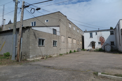 325 Muskoka Road S, laneway southwest